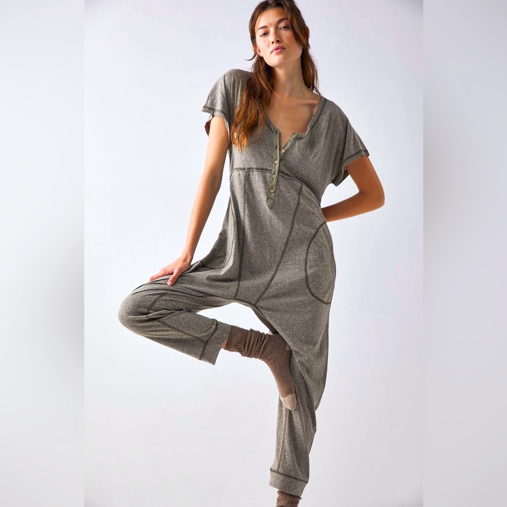 🍀 NWOT Free People Pillow Talk Henley Romper- Size L